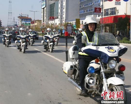 图为沧州交警街头巡逻。警方供图
