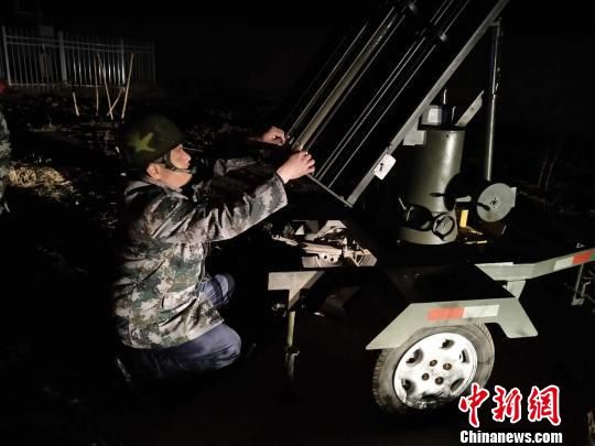 河北省邯郸市抓住天气有利条件积极开展人工增雨作业。 赵志川 摄