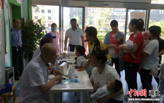 23日，北京儿童医院集团举办”青年专家义诊“暨儿科健康扶贫活动图为义诊现场。 王艳 摄