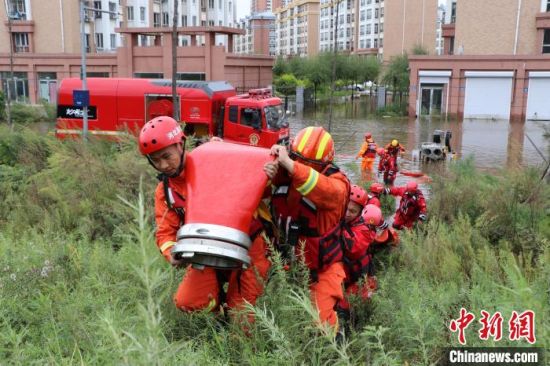 河北消防在黑龙江抢险救灾(资料图) 豆少卿 摄