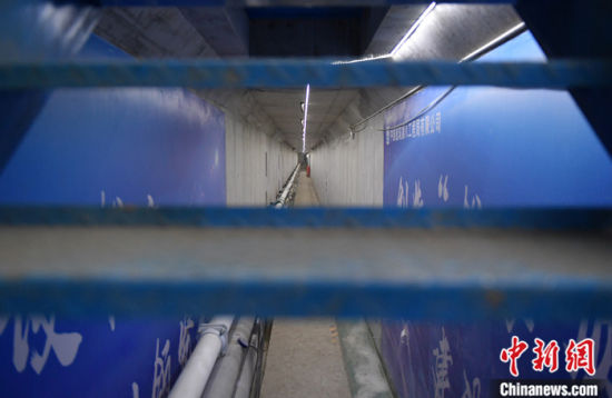 图为3月17日，雄安新区容东片区综合管廊RDSG-4标段内部水信舱。 中新社记者 韩冰 摄