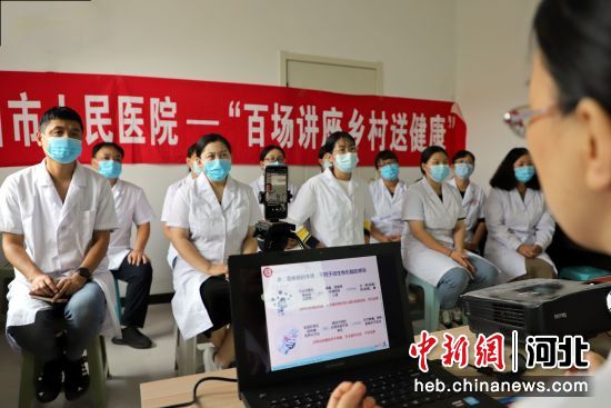 图为孟村卫生健康局邀请沧州市人民医院专家前来为家庭医生进行培训。 杨洋 摄