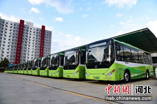图为顺平县城乡新能源公交车。 侯金金 摄