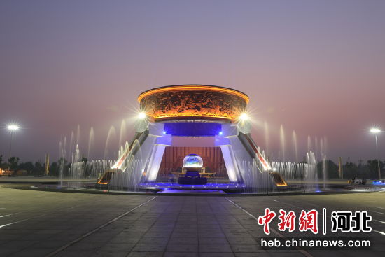 饶阳县诗经文化广场夜景。 供图