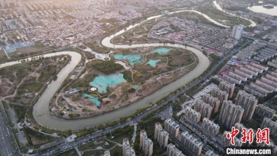 图为京杭大运河河北沧州市区段的“运河湾”景观。(资料图) 傅新春 摄