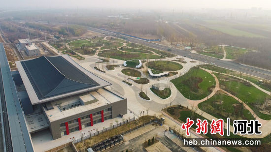 大厂县玉兰广场作为京唐城际铁路大厂站的配套设施已建设完工。 作者 张迪