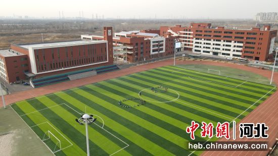 图为俯瞰北京实验学校三河校区。 高澍 摄
