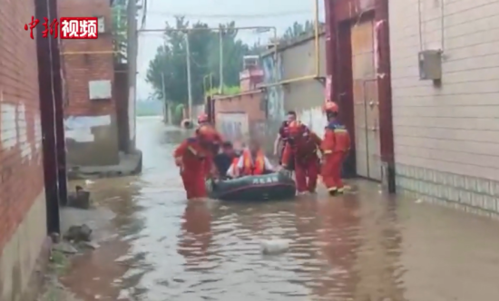 暴雨继续 河北多地消防紧迫救援被困大众——我国新闻网河北
