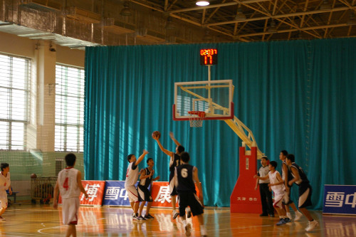 全国篮球杯U17男子篮球赛激战秦皇岛(图)