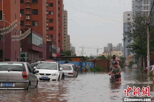 河北新闻网--河北中北部强降雨 廊坊市区积水几