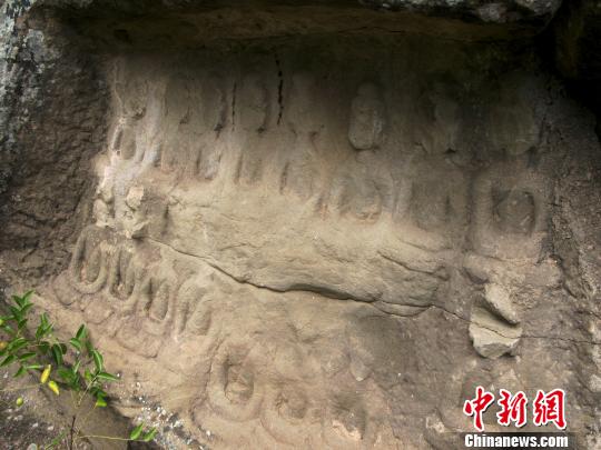 河北新闻网--河北隆化金、元时期摩崖石刻风化