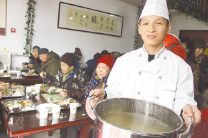 河北新闻网--石家庄一素食小餐馆开业 70岁以上