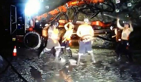 澳大利亚15名矿工在矿洞跳搞笑舞蹈被解雇