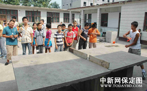 组图:定州市残疾儿童喜迎北京残奥会
