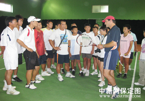 欧洲网球教练来保定超达网球俱乐部指导训练教