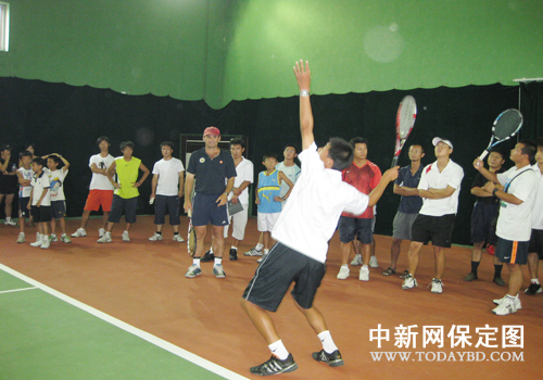 欧洲网球教练来保定超达网球俱乐部指导训练教