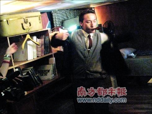 众艺人拍短片演经典桥段 向香港电影百年致敬