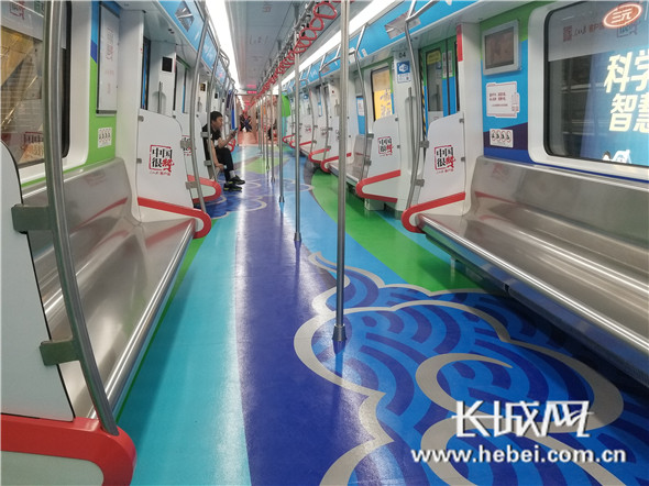 中国很赞地铁专列开进国际庄!超赞超感动!
