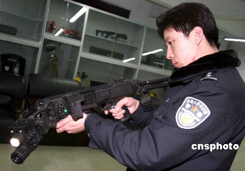 公安部加强对非致命性武器研发提高民警战力