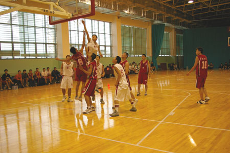 八省市篮球青少年齐聚港城一展篮球风采