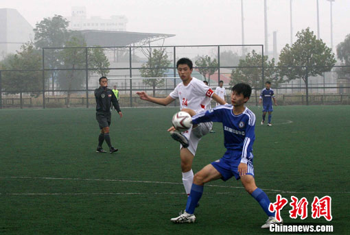 全国足球学校杯男子U19比赛雨中落幕 北京队