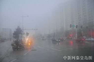 秦皇岛遭遇今年最大雾霾 海陆交通实施管制--中