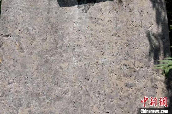 河北武安发现清康熙年间石碑 对研究中国古代石刻造型艺术提供实物素材
